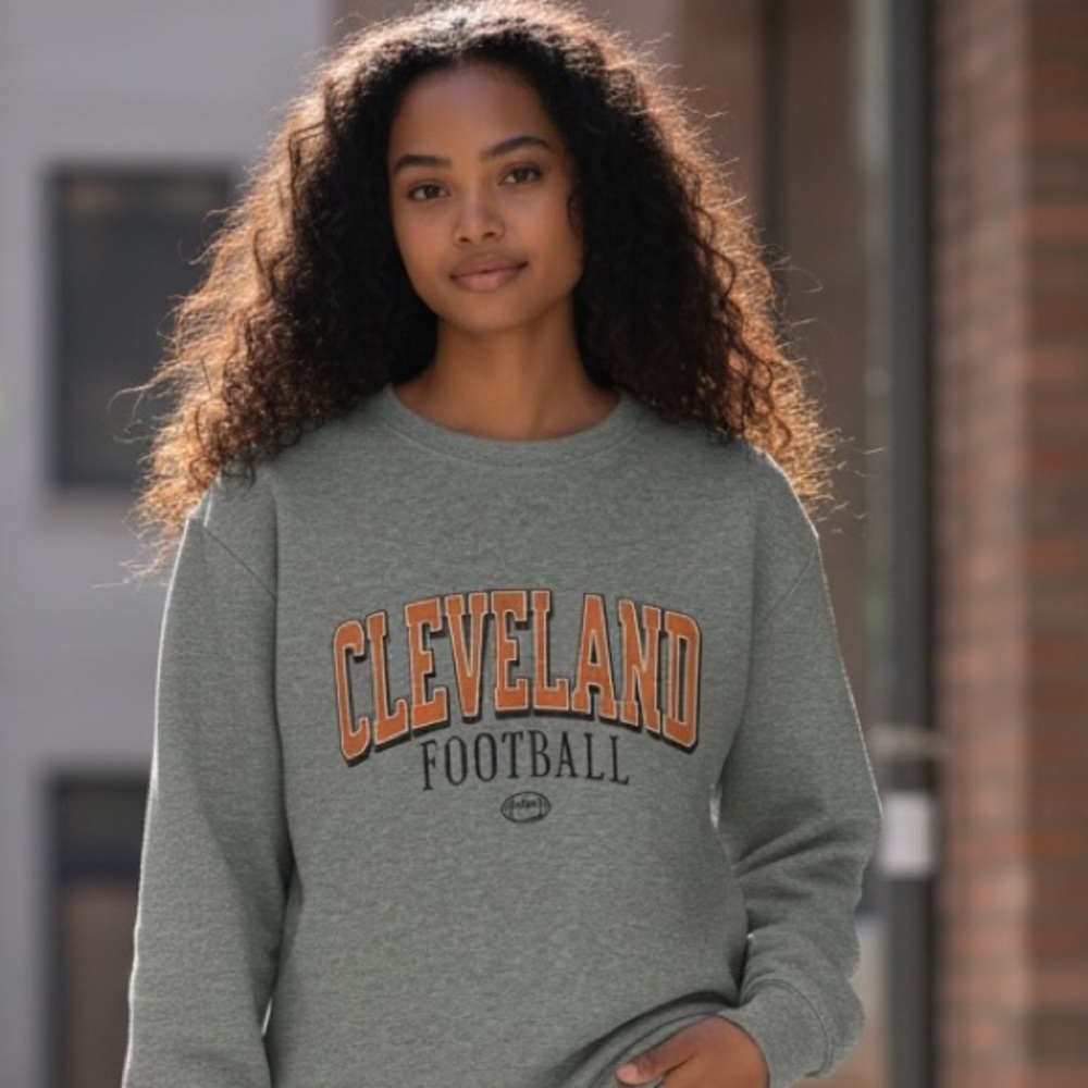 Cleveland Football Gray Lightweight Crewneck Sweatshirt Women’s Size Small
